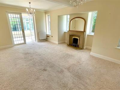 TRIPLE ASPECT LOUNGE